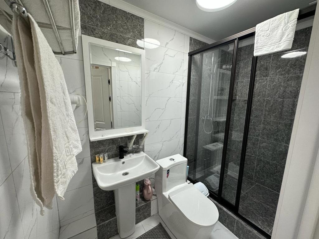 Hotel Voyazh Taraz Exteriér fotografie